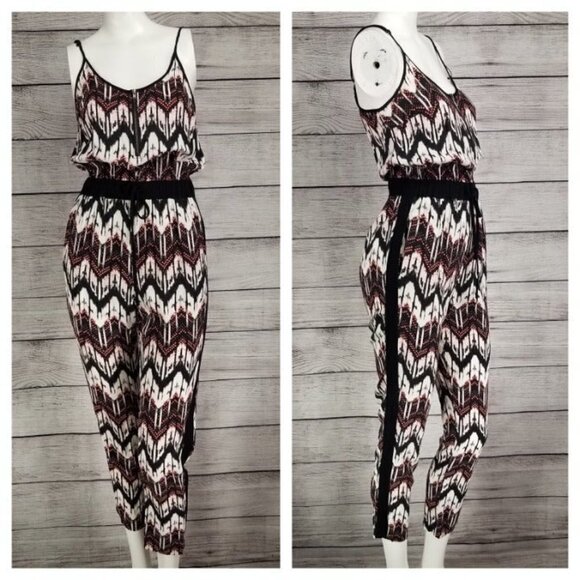 Material Girl Size S Crop Pant Jumpsuit Zipper Front Elastic Waist Side pockets - Picture 1 of 6